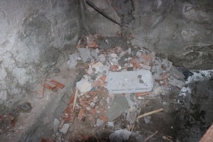 Duvarı delip iş yerine girdiler, 60 bin liralık elektronik cihazları çalıp kayıplara karıştılar