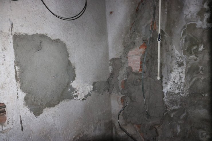 Duvarı delip iş yerine girdiler, 60 bin liralık elektronik cihazları çalıp kayıplara karıştılar