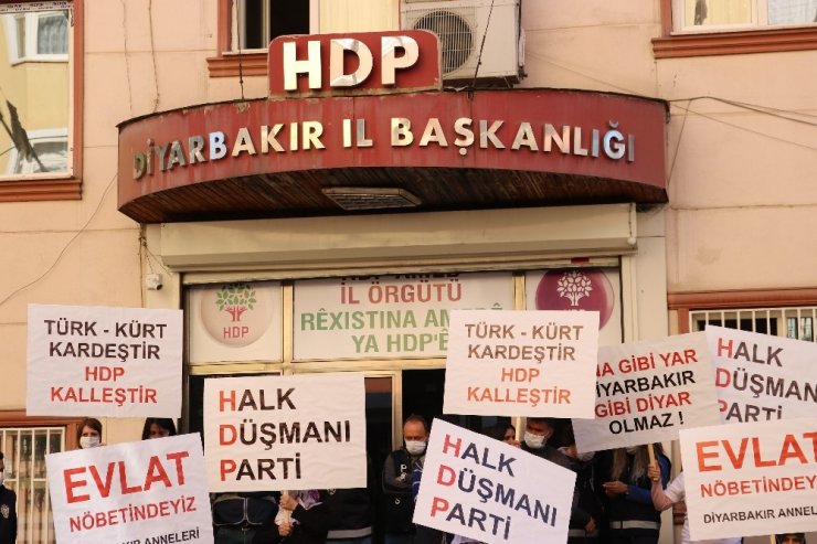 HDP yöneticilerinin ’Seçilmiş delegelerimizin isimleri var’ dediği defterde farklı kategorilerde aranan teröristler çıktı