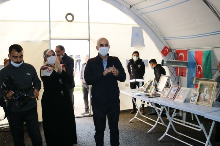 Evlatlarını teröristlerin elinden kurtardılar, diğer ailelere desteğe koştular