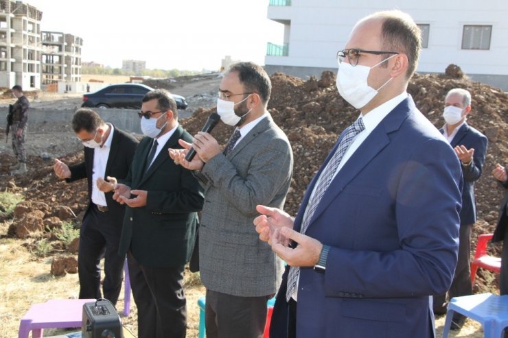 Kaymakam Türkmen caminin temelini attı