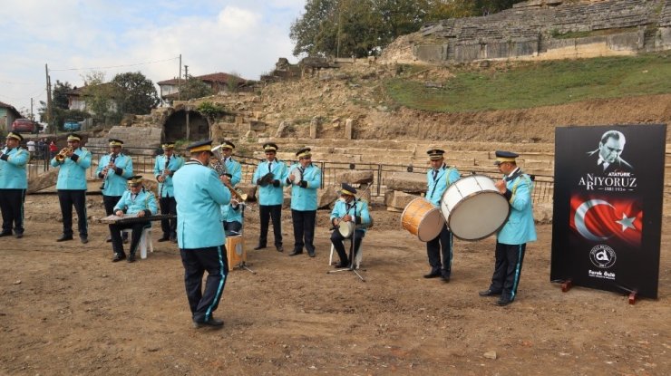 Atatürk’ü sevdiği türkülerle andılar
