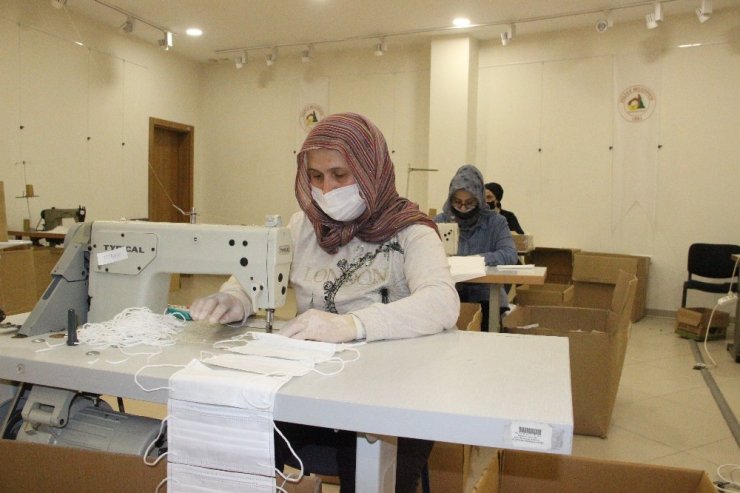 Bu sefer İzmir için maske üretimi yapılıyor
