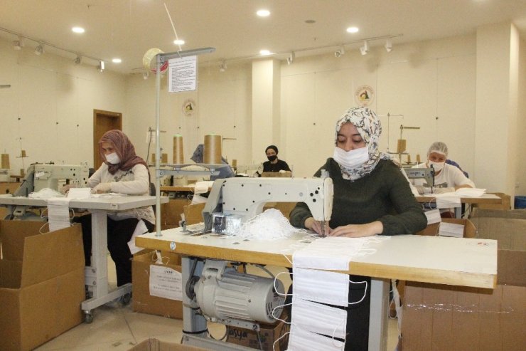 Bu sefer İzmir için maske üretimi yapılıyor