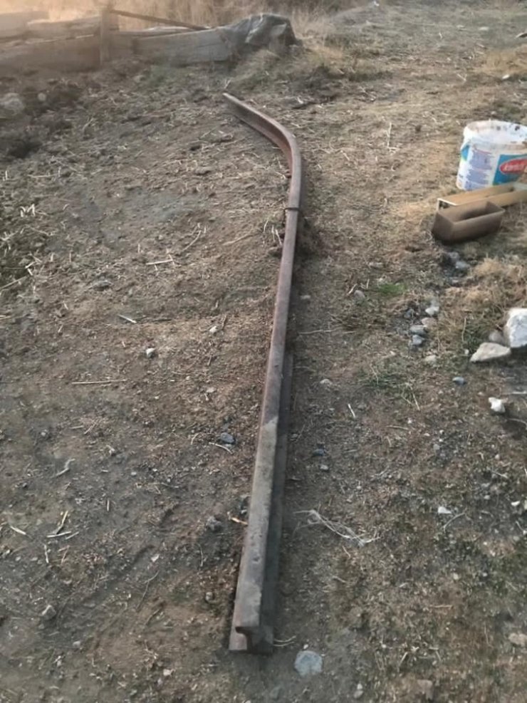 Elazığ’da pes dedirten hırsızlık, tren raylarını çalan şüpheli yakalandı