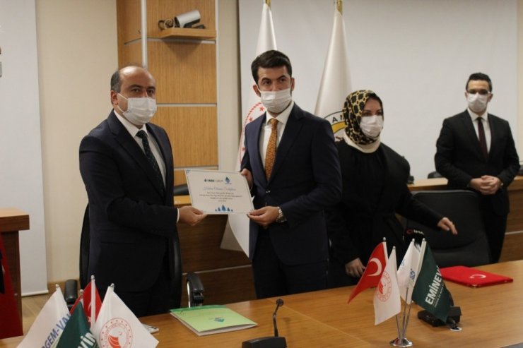 Eminevim’den ‘Geleceğe Nefes Ol’ kampanyasına 100 bin fidan bağışı