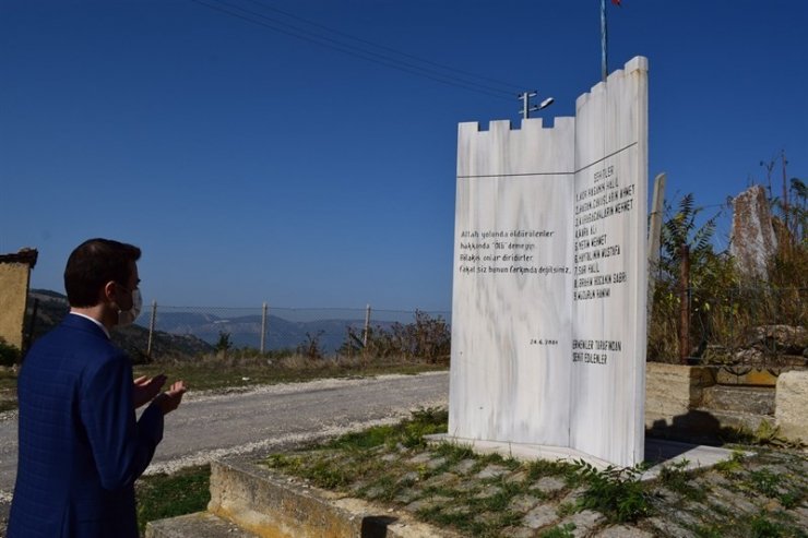 Ermeniler tarafından katledilenler anısına yapılan Şehitler Anıtına ziyaret