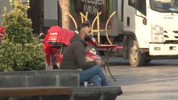 Esenyurt’ta vatandaşlar sigara yasağına uymadı