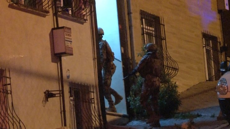 Esenyurt’ta hareketli dakikalar... Uyuşturucu operasyonunda polise ateş açan şüpheliler yakalandı