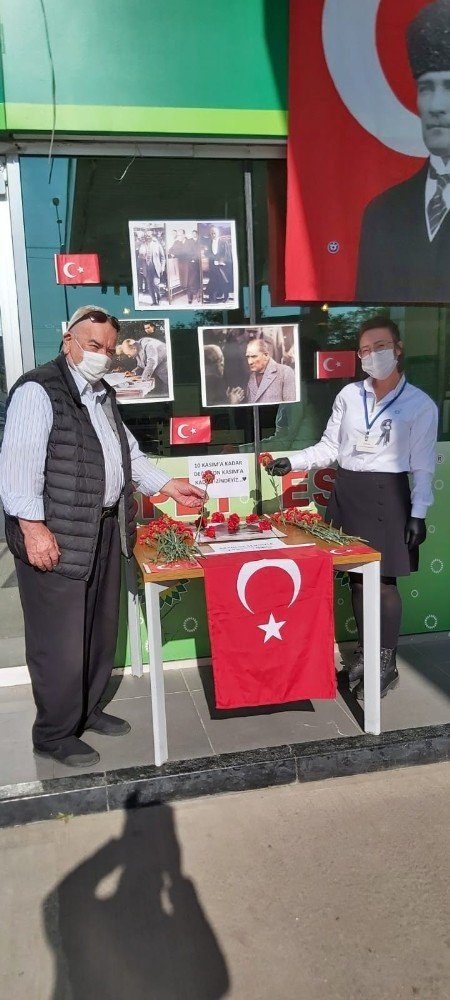 Akaryakıt istasyonunda Ata’yı andılar