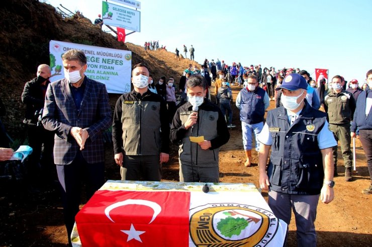 Fidan dikim etkinliğinde öğrenciler birbirine meydan okudu