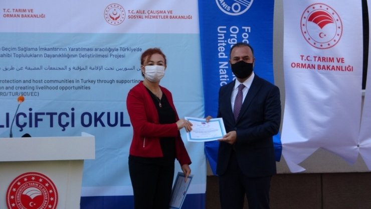 Bursa’da Uygulamalı Çiftçi Okulu ilk sertifikalarını verdi