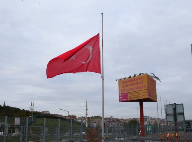 Galatasaray, Atatürk için anma töreni düzenledi