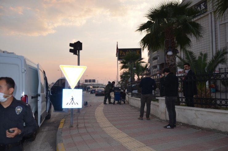 Markette unutulan valiz paniğe neden oldu