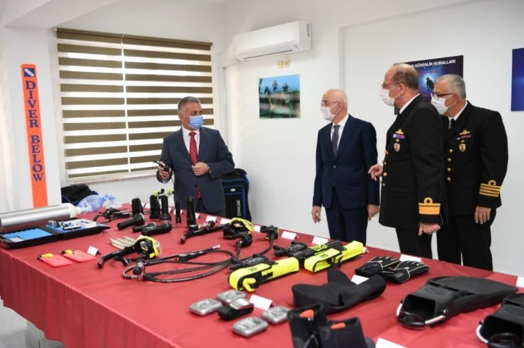 İçişleri Bakan Yardımcısı Erdil ve Vali Yazıcı Sahil Güvenlik Komutanlığı’nda incelemede bulundu