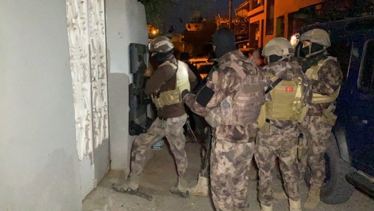 Aranan şahıslara şafak operasyonu