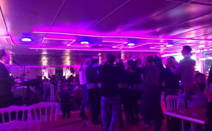 İstanbul Boğazı’nda skandal “korona eğlencesi” kamerada