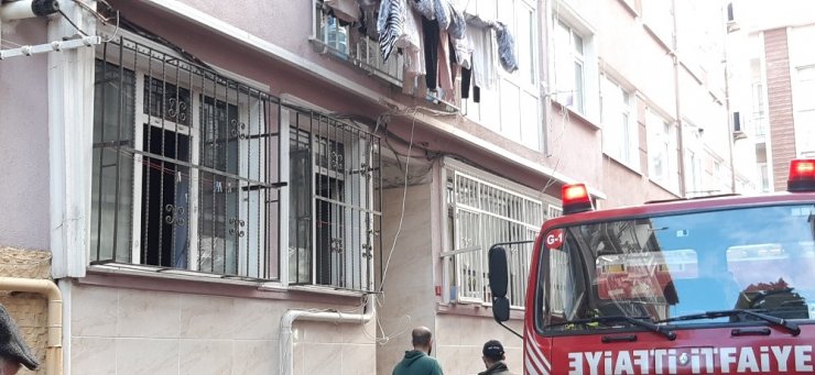 Kilitlendiği evde yangın çıkaran Filistinli itfaiye ekiplerince kurtarıldı