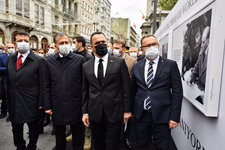 İstiklal Caddesi’nde "Atatürk’e Saygı - Dünyanın Gözünden Atatürk Sergisi"