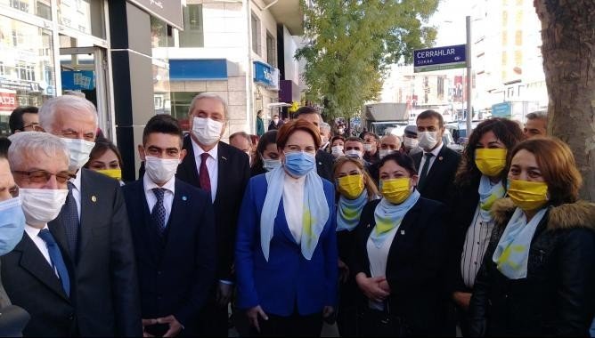 İYİ Parti Genel Başkanı Akşener, Bozüyük’te esnafı dinledi