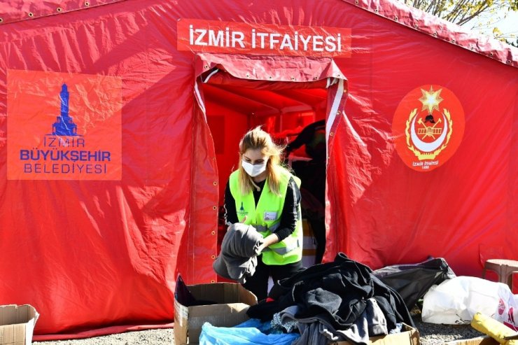 Parklardaki çadırlar Bayraklı’daki alana taşınıyor