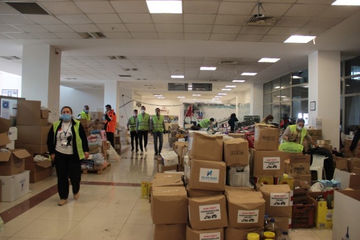 Çadır alanlarında büyük beden ve kışlık kıyafet ihtiyacı