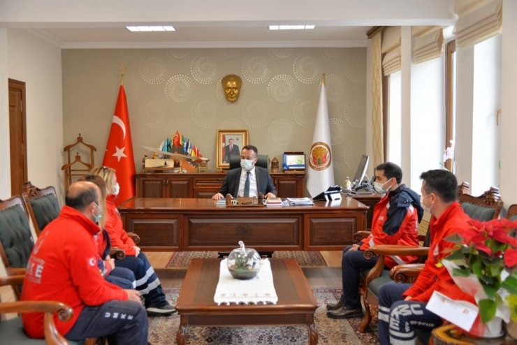 İzmir depreminde görev alan UMKE ekibi geri döndü