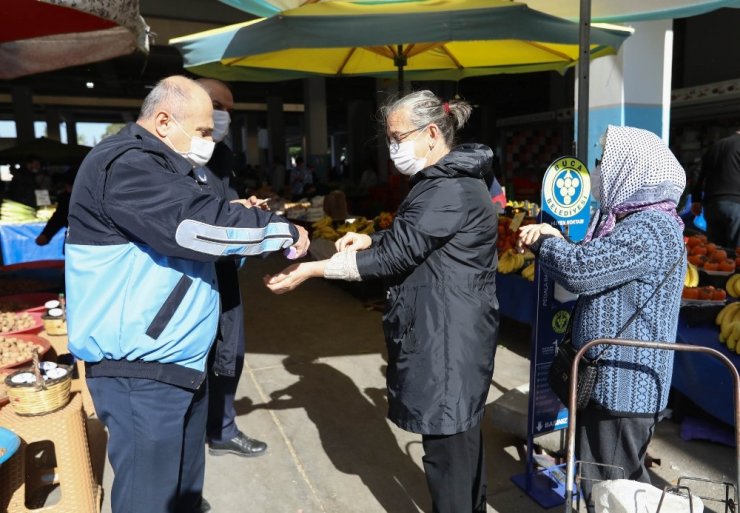 Vakaların arttığı İzmir’de pazar yerlerindeki denetimler sıklaştırıldı