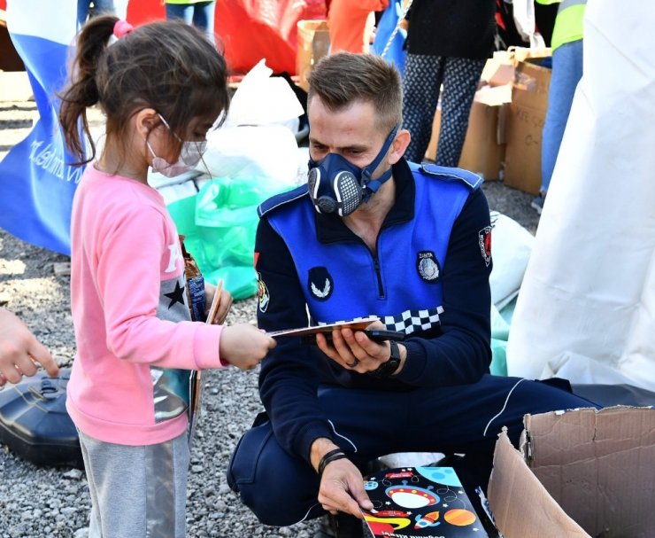 Parklardaki çadırlar Bayraklı’daki alana taşınıyor