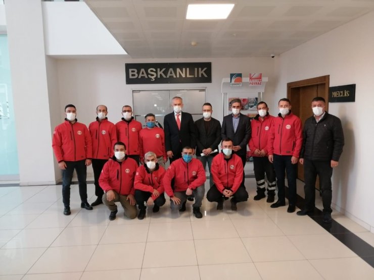 İzmir’deki arama kurtarma çalışmalarından dönen ÇEKUT’u Başkan Poyraz karşıladı