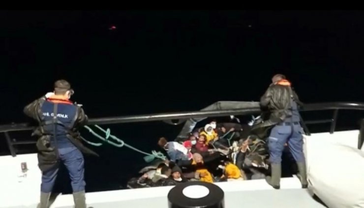 İzmir’de 46 düzensiz göçmen kurtarıldı