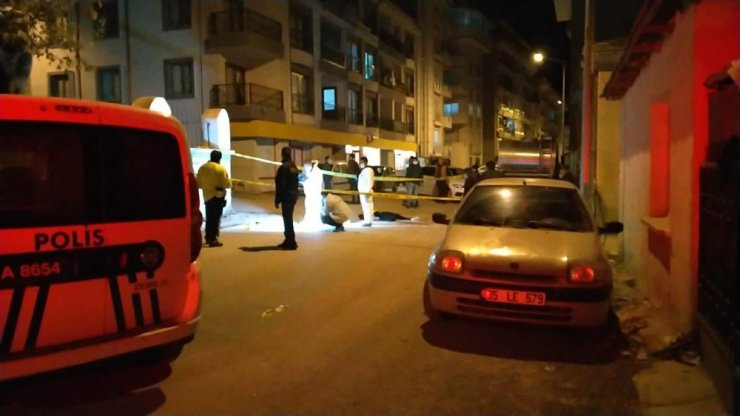 İzmir’de eski koca dehşeti: eski eşini öldürdü, kayınvalidesini ve komşusunu yaralayıp intihar etti