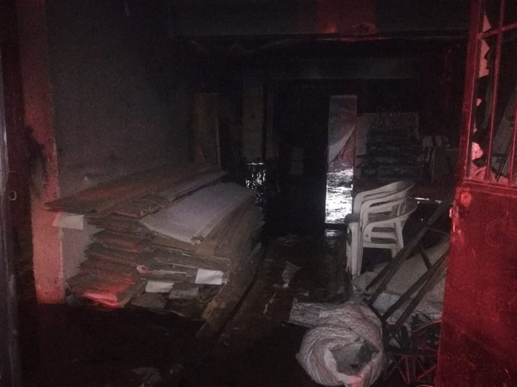 3 katlı mobilya atölyesinde korkutan yangın