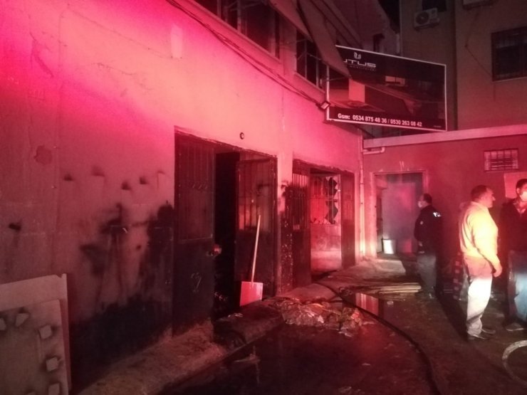 3 katlı mobilya atölyesinde korkutan yangın