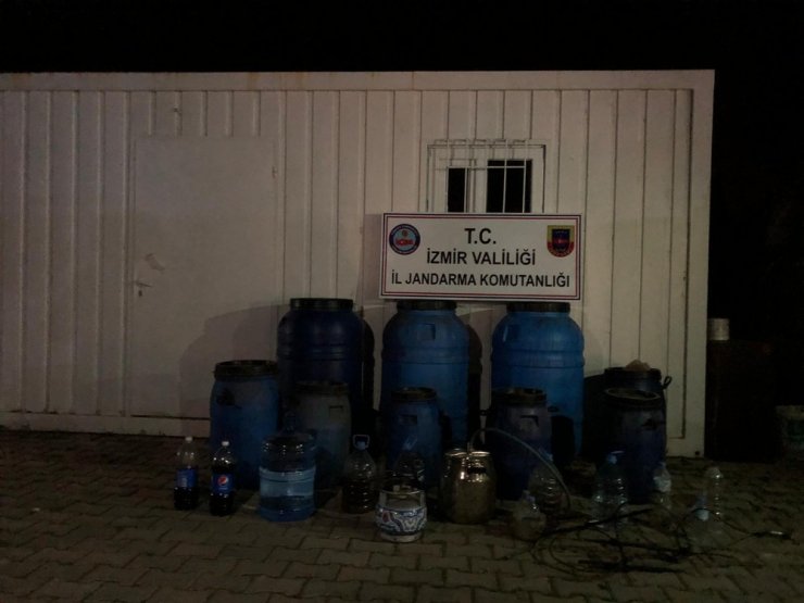 İzmir’de bin 35 litre sahte içki ele geçirildi
