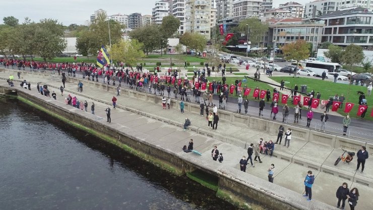 Kadıköy’de 10 Kasım’da “Ata’ya saygı zinciri” oluşturuldu