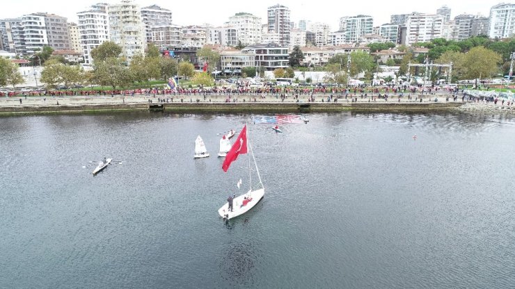 Kadıköy’de 10 Kasım’da “Ata’ya saygı zinciri” oluşturuldu