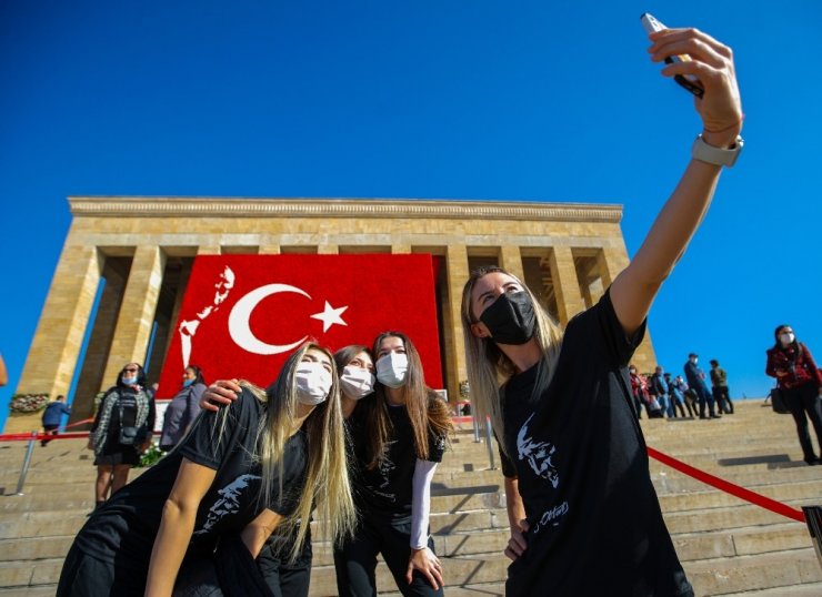 Muratpaşa Belediyespor Kadın Hentbol Takımı Anıtkabir’i ziyaret etti