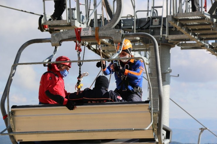 Kış turizmi öncesi Keltepe Kayak Merkezi’nde kurtarma eğitimi