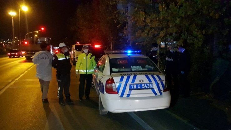 Pişkin hırsız çalıntı araçla kız arkadaşlarını gezdirdi