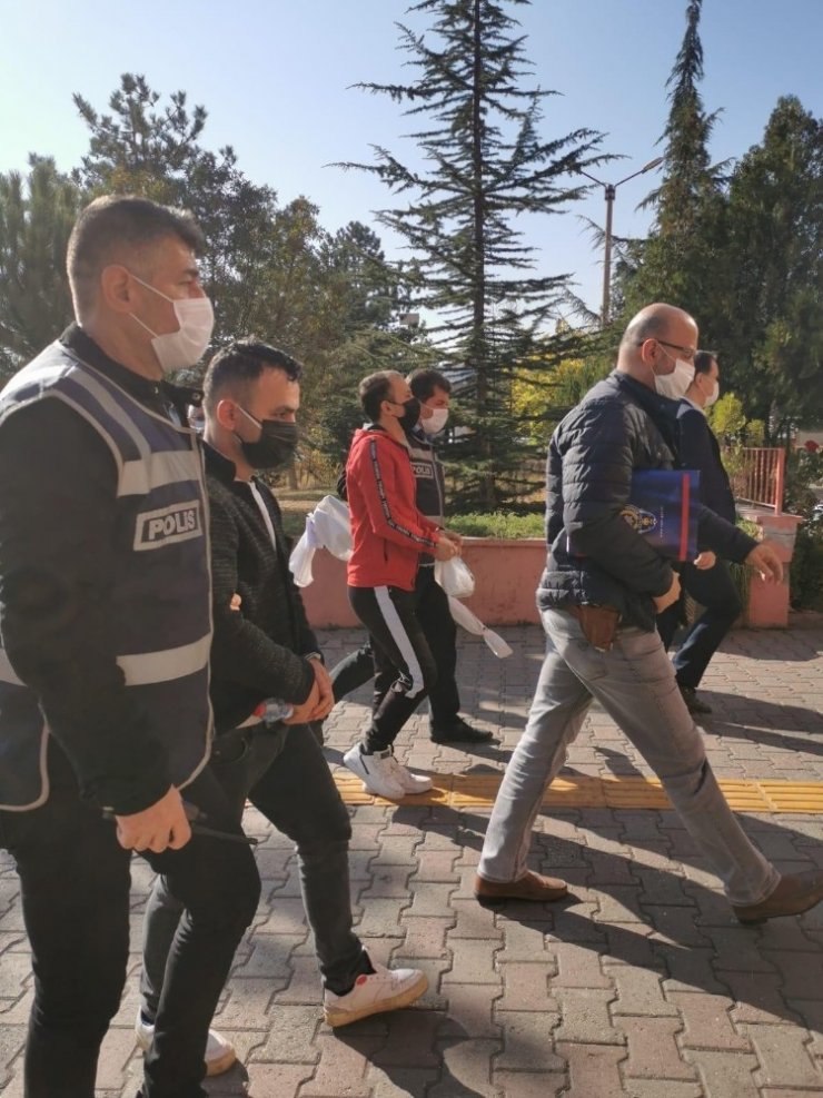 Ecza deposundan ilaç çalan şüpheliler tutuklandı