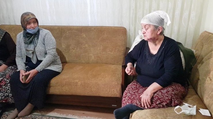 Yaşlı kadın hırsız komşusunun elinden ölü numarası yaparak kurtuldu