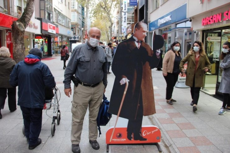 Atatürk sevgisi Kartal’ı sardı