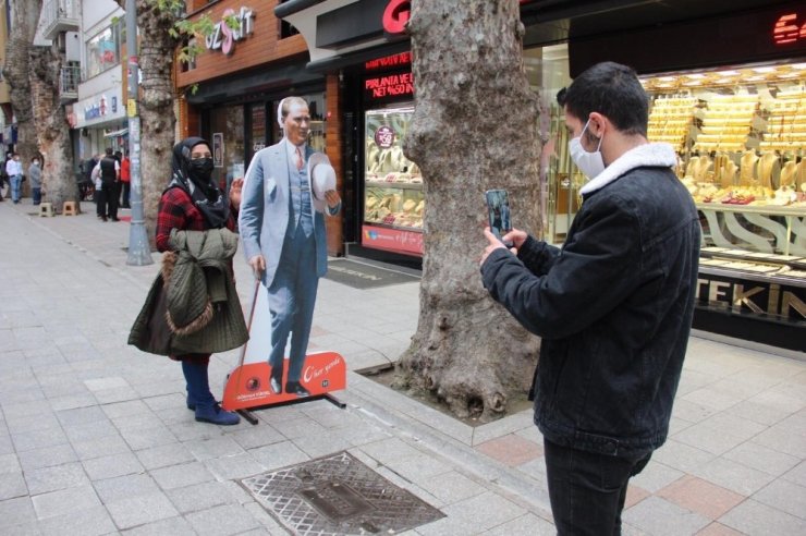Atatürk sevgisi Kartal’ı sardı