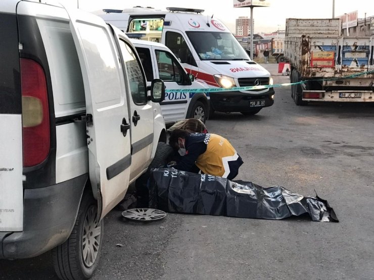 Aracının lastiğini değiştirmek isteyen adam ölü bulundu