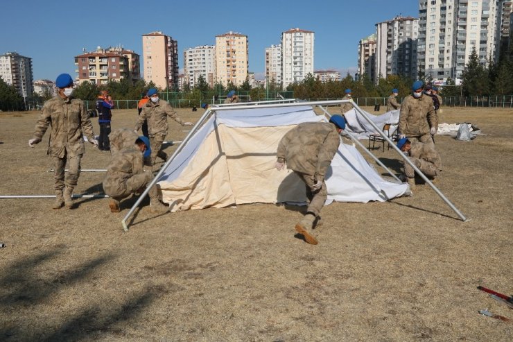 Jandarmadan uygulamalı “Doğal Afetler ve Çadır Kurma” eğitimi