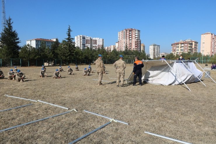 Jandarmadan uygulamalı “Doğal Afetler ve Çadır Kurma” eğitimi