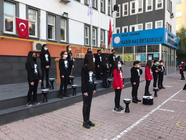 Ortaokul öğrencileri uzaktan eğitim ile 20 günde 10 Kasım’a hazırlandı