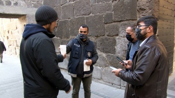 Kayseri’de kamuya açık alanlarda, maske ve sigara denetimi yapıldı