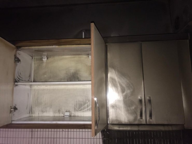 Yangında evi kül olan adam yetkililerden yardım istedi